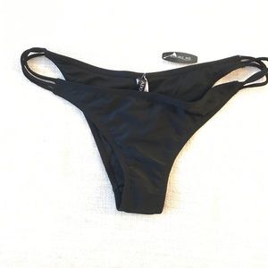 Black ruched bikini bottoms NWT